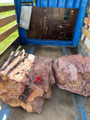 Ландшафтные глыбы красно-фиолетовые 200-1000 килограмм купить в Петрозаводске