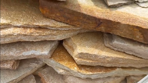 Плитняк златолит жёлтый золотистый для отмостки купить в Петрозаводске