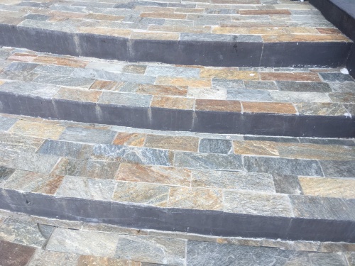 Плитка из Златолита Уральского для лестницы купить в Петрозаводске