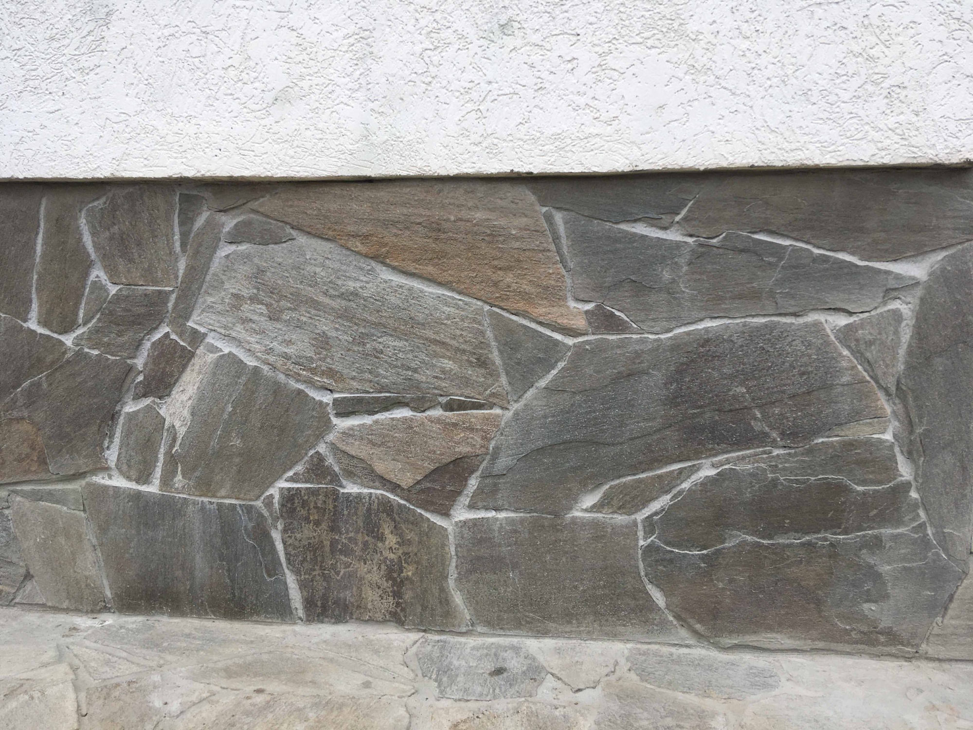 Плитняк златолит Уральский для цоколя, отмостки купить в Петрозаводске