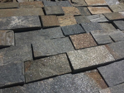 Плитка пилёная златолит Уральский для цоколя, отмостки купить в Петрозаводске