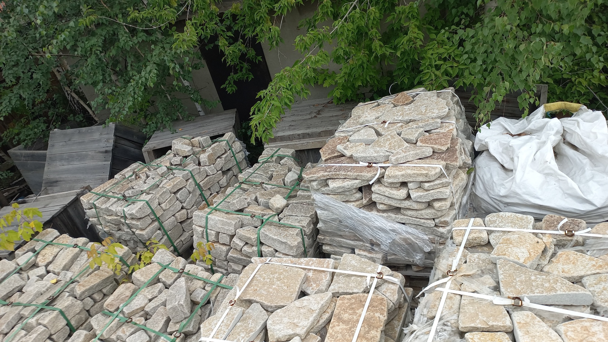 Плитняк гранитный галтованный купить в Петрозаводске