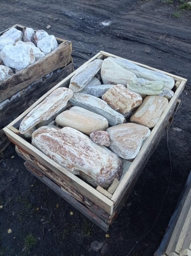 Златолит жёлтый, жёлто-зелёный глыбки и валуны для ланшафтного дизайна купить в Петрозаводске