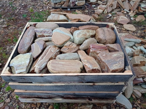 Златолит жёлтый, жёлто-зелёный глыбки и валуны для ланшафтного дизайна купить в Петрозаводске