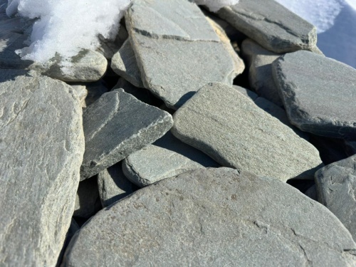 Плитняк златолит зелёный галтованный для цоколя купить в Петрозаводске