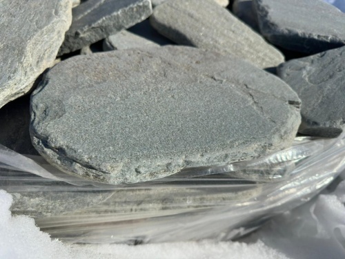 Плитняк златолит зелёный галтованный для мощения на бетон купить в Петрозаводске