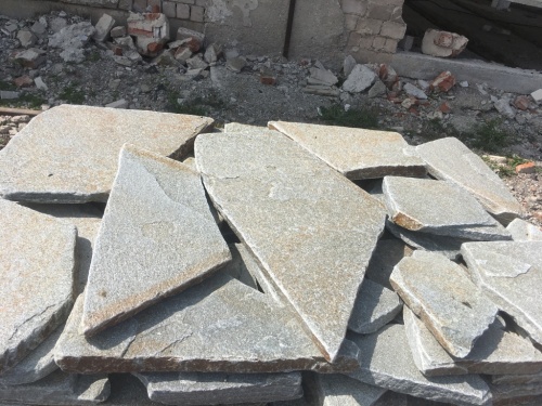 Златолит серебристый галтованный для лестниц купить в Петрозаводске